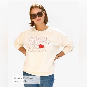 Clare V
Sweatshirt size XL